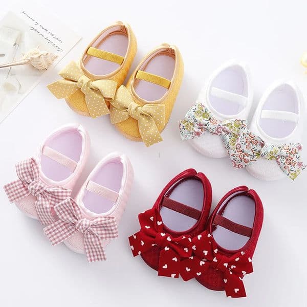 2026 New Summer Baby Girls Retro Toddlers Prewalkers Flower cologne Footwear Infant Soft Bottom First perfume Walkers 018M Antislip Toddler Shoes 250829 Designe