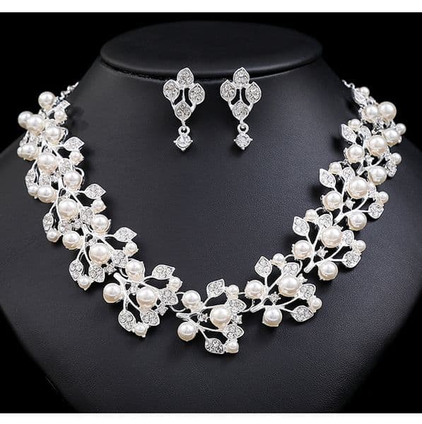 Luxury Brand Designer Jewelry Korean Style Pearl Necklace And Earring Set For Women Fashionable And Elegant Alloy Electroplated Bridal Dress