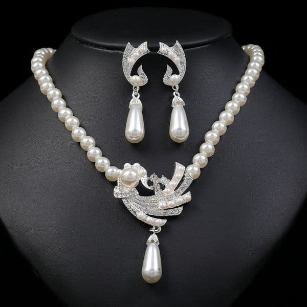 Brand Korean Style Hot-Selling Pearl Necklace And Earrings Set Bridal Dress Versatile Fashion Novelty Alloy Two-Piece Set
