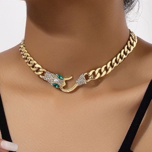 Luxury Brand Designer Jewelry European And American Snake-Shaped Metal Pearl Chain Necklace High-End Design Hip-Hop Minimalist Style Women's Necklace