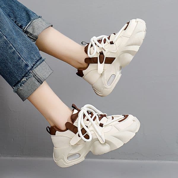 2025 New Men's and Women's Sports White Shoes Spring Designer Shoes Outdoor Sports Running Leisure Thick soled Shoes YB2802