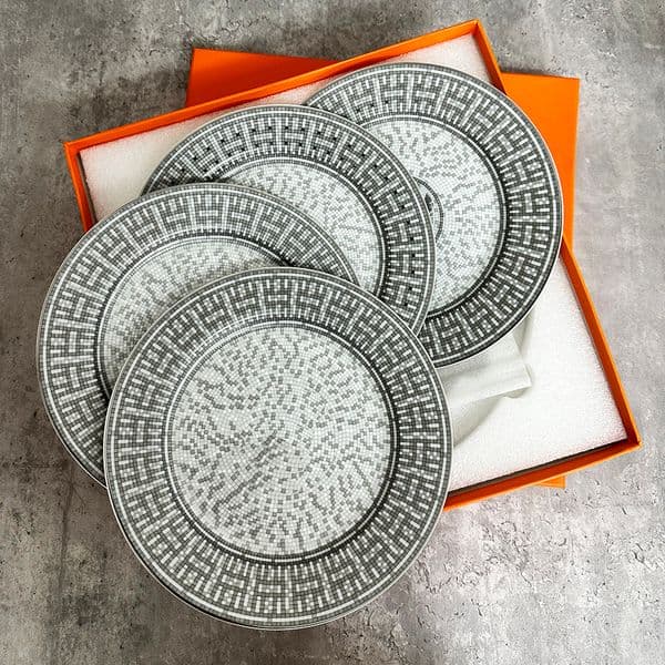 2026 4 Pcs perfume 8 Inch cologne Creative Design Plates Underglaze Ceramic Handmade Dinner Serving Dish Plate Round Kitchen Tableware Home Decor Free Shipping