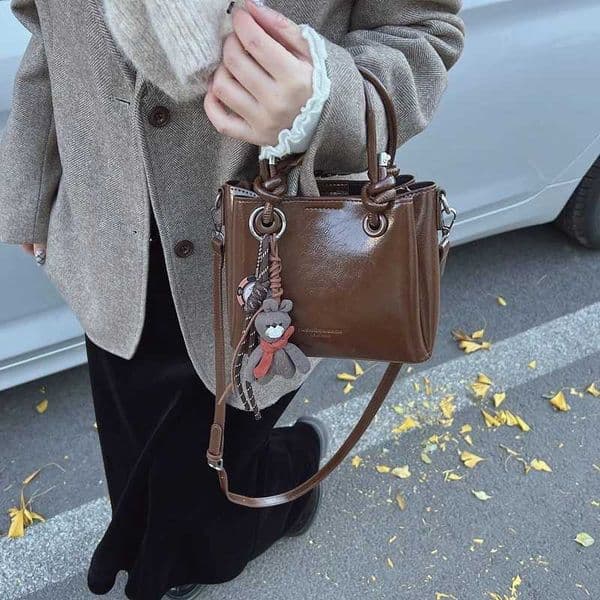 Designer Fashion Womens Bag Leather Handbag Vintage s Solid Bucket Womens Shoulder Messenger Bag Y251124