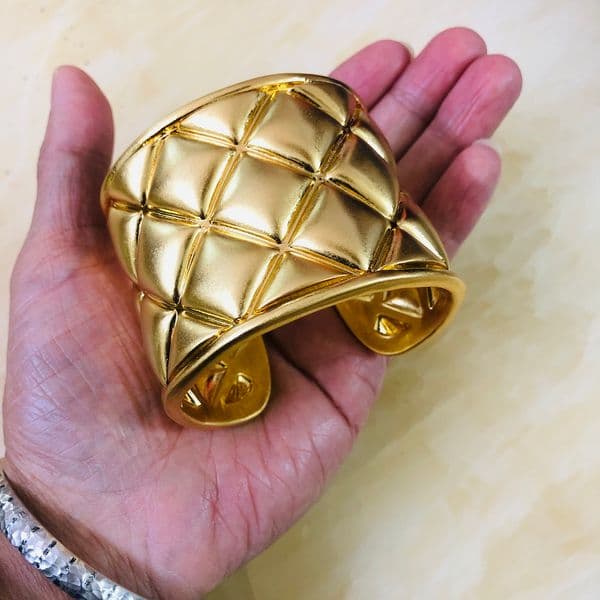 Wide bangle heavy bracelet BIG never fade details are consistent with counter products Opening design free adjustment size for 15-18CM wrists C006