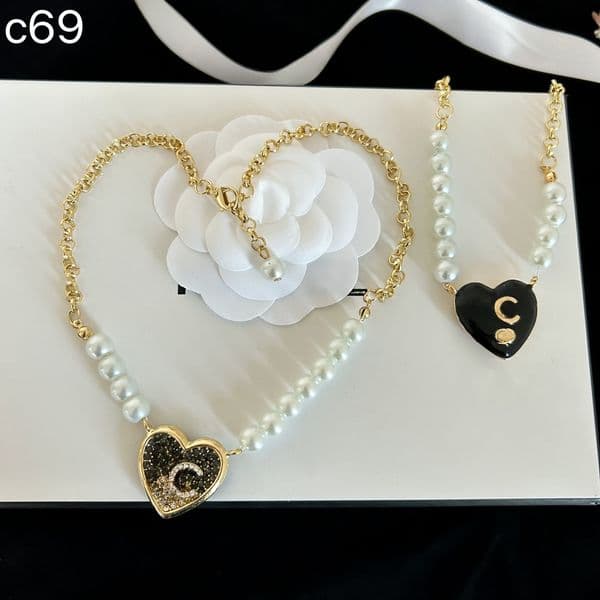 Designer Necklace for Women necklace Brand Letter Heart Pendant Necklaces Chokers Luxury Pearl Chain Jewelry Accessories