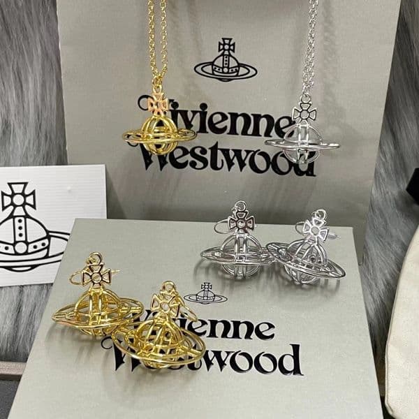 Designer Viviennens West Wood 24 New Western Empress Dowager Hollow Solid Saturn Earrings Female Personalized Fashion Planet Earrings Gold and Silver Two Colors