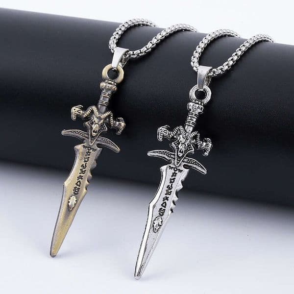 Hip hop weapons, big knives, necklaces, accessories, men's personalized swords, pendants, versatile and colorfast sweater chains