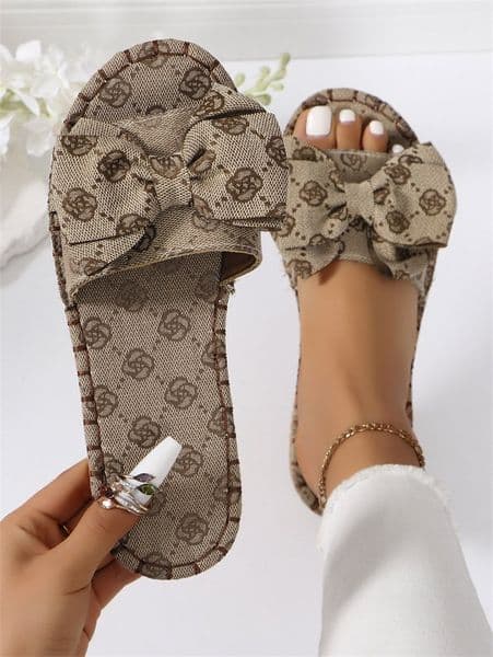 Sandals shoes Designer Slides Hot Selling Summer New Square Wearing Beach Women Flip Flops Slippers With And Bows Trendy Flat Heels A