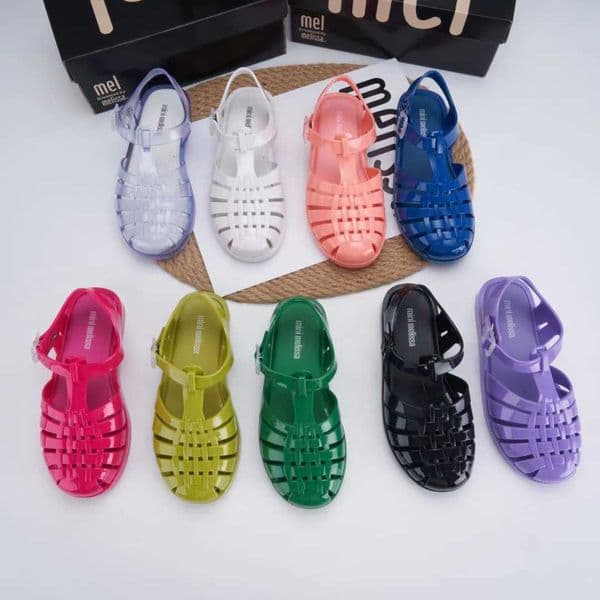 2026 New Middle School Childrens Weaving Hollow Head Sandals Womens Beach Shoes Fragrance Designer