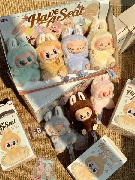 Labubu Porte cl s de la s rie has a seat monster animation butter model toy PVC pendant Kawaii Monster Cemberly Cade X250318