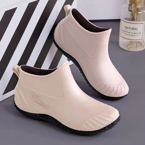 Rain boots womens fashion outdoor rain boots adult wear-resistant rubber shoes summer non-slip waterproof short tube rain boots 250317