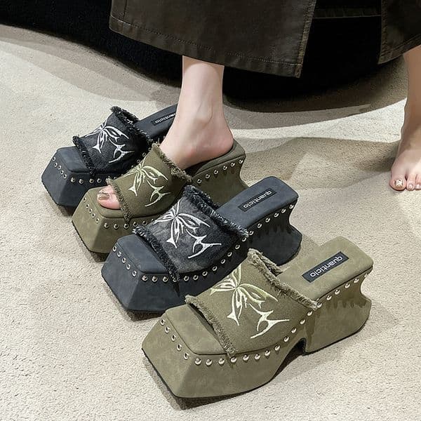Punk Chunky Heels Slippers Sandals for Women Rivet Platform Slide Sandals Open Toe 2026 Summer Trendy Shoes Designer Women Shoes Square Toe Outdoor Beach Slippers