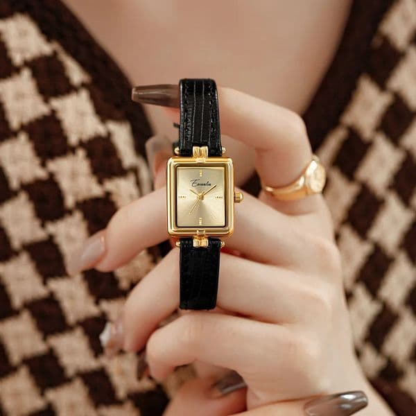 Watch lady Woman Designer Ladies Elegant Square Belt Quartz Clock Womens Retro Watch high quality V159 250319 Clover Ring
