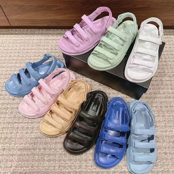 Designer sandals ladies 2025 early spring new soft soled wear-resistant slippers couple summer leather breathable outside to wear all casual one word beach shoes