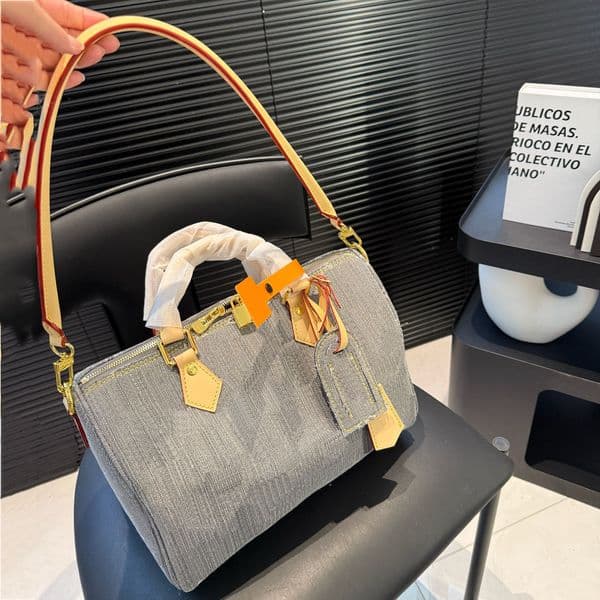30cm Designer Womens Handbags cherry Boston City Large Pillow Denim Pink Purses Airport Boarding Mens Shoulder Tote 250315
