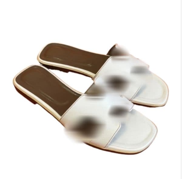 Designer beach slippers Classic Flat woman slippers Summer lady Cartoon Big Head Slippers Leather Hotel Bath fashion women shoes size 35-42