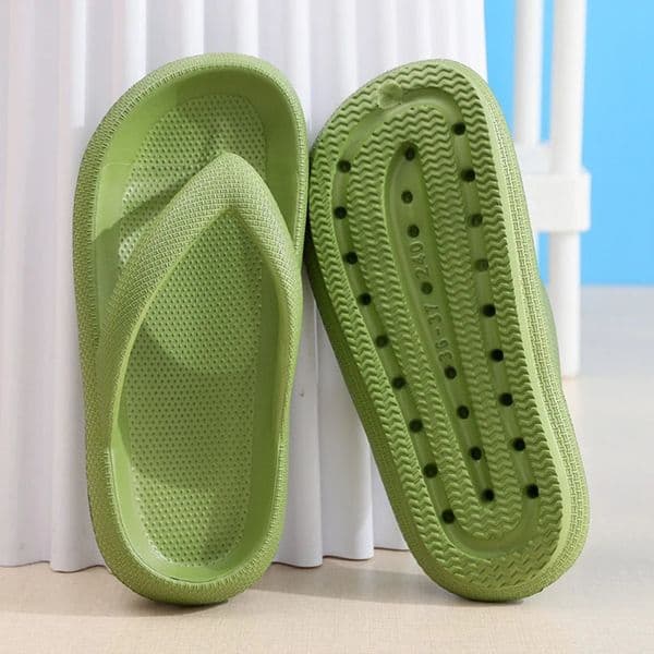 Anti slip platform flip cover womens 2025 summer soft bottom cloud slip womens thick bottom clip toe beach sandals couple shoes 250430