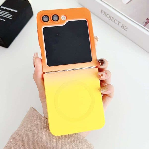 Applicable to Samsung Z-Flip6/5/4/3/ gradient liquid silicone magnetic foldable screen lens film phone case