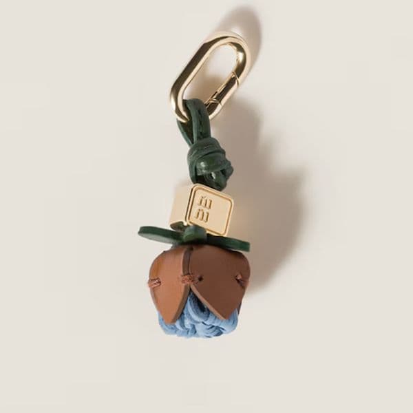 Designer keychain premium leather keychain luxury bag charm chain car key christmas gift for Women1