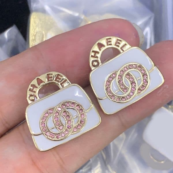 Glamorous Crystal Earrings with Animal-shape Studs Designer Stamp Letter and Sparkling Stones Fashionable Jewelry Women Ideal Gift for Famous Romantic Occasions