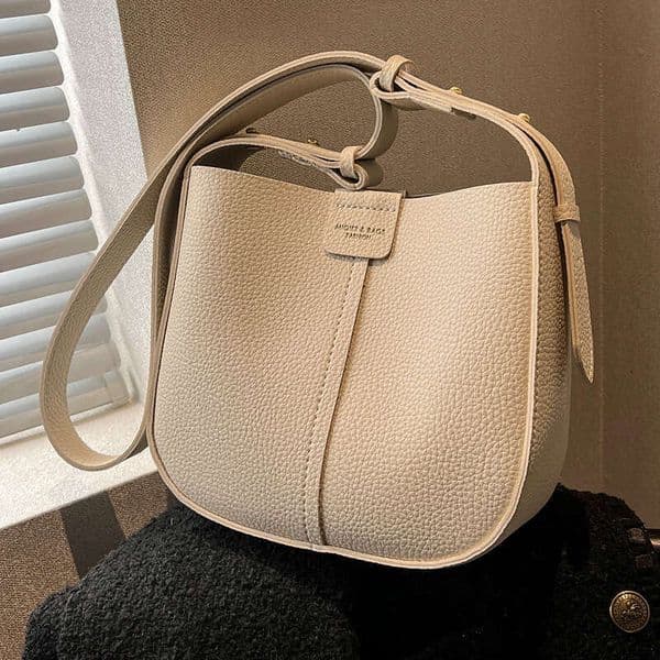 High quality texture simple crossbody bag for women, versatile spring summer niche French internet famous explosive shoulder bag, 2025 new style, unique and