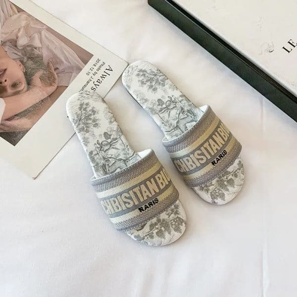 Free shipping designer slippers flat slides for womens Luxury sandals girl blue pink fashion embroidery slipper outdoor shoes 95b