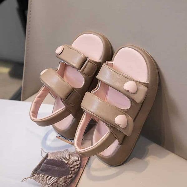 2025 Children Casual Sandals for Girls Summer New Fashion Korean Style Soft Bottom Non-slip Versatile Princess Love Beach Shoes X250509