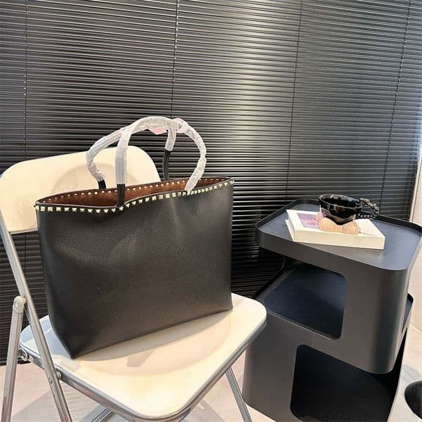designer bag rockstud series luxnuy fashion shoulder tote bags for womans bag Rivet decoration handbag fashionable casual high-capacity shopping bag Commuter Bag