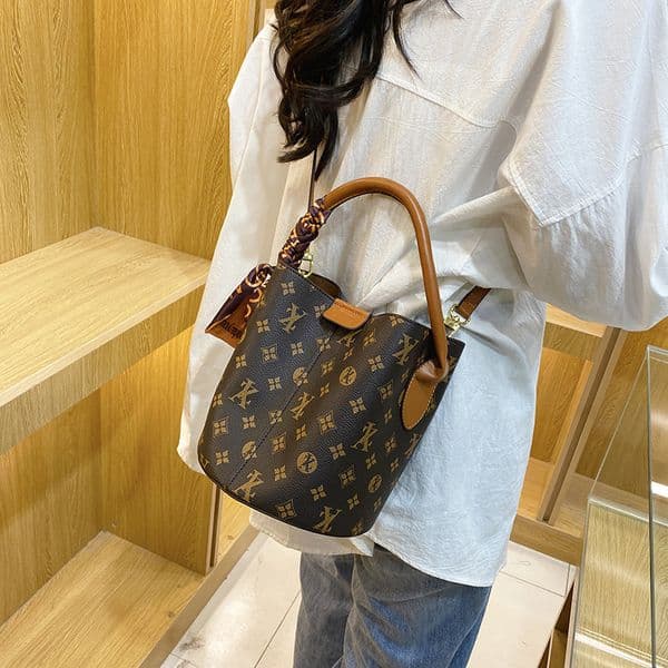 free shipping designers bags for ladies 2025 New Fashionable Printed Mother and Child Water Bucket Bag Versatile Single Shoulder Crossarm Bag Enhanced Sense Bag