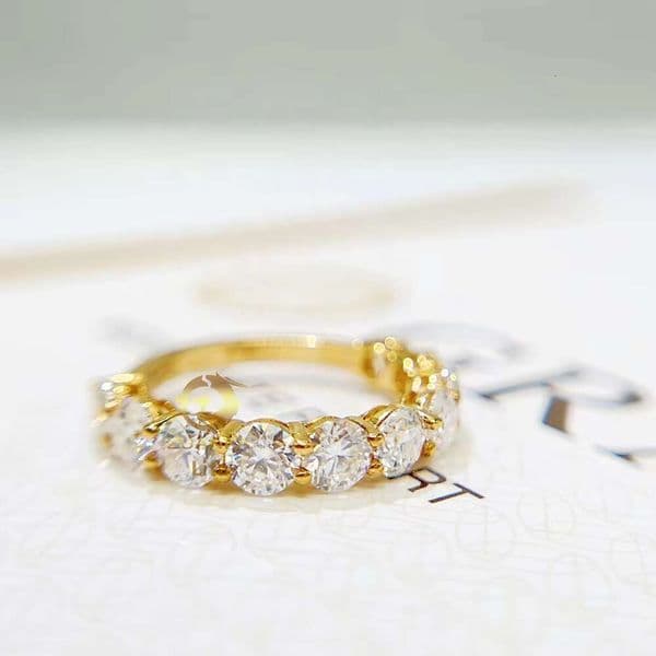 Popular Hot Sale Basket Set D/VVS Round 4.0mm Half Eternity Moissanite Ring Band 18k Gold Ring