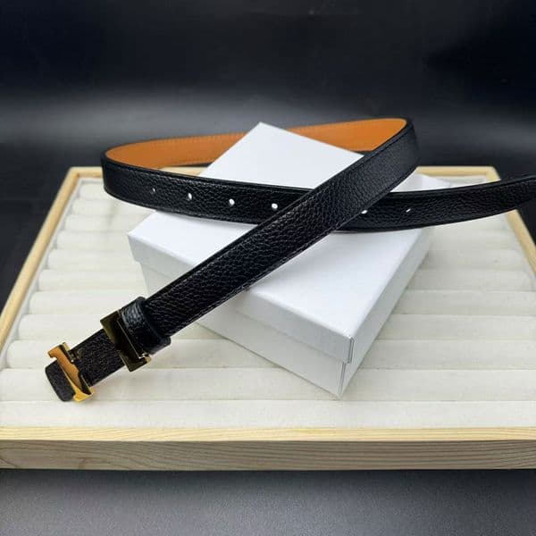 Women Designer Belt Classic Fashion Width 2.3 cm Zinc Alloy Buckle Casual Letter Pin Buckle Embellished Women Leather Belt Exquisite Gift Box
