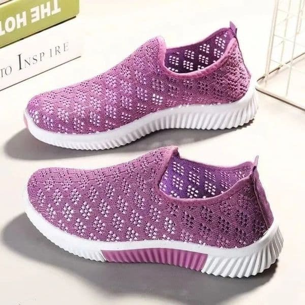 Designer 2025 Summer Old Beijing Cloth Women's Hollow Breathable Casual Soft Bottom Mesh Flat Bottom One Step Mom Shoes