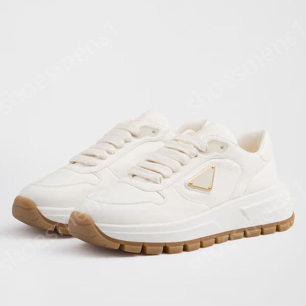 Designer men's and women's casual white sports black red label series high-quality mesh beef cowhide splicing patent leather flat shoes