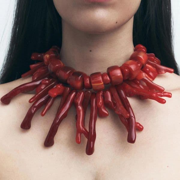 HUANZHI 2pcsset Bohemian Style Exaggerated Red Resin Coral Necklace for Women Girls Irregular Trend Summer Party Jewelry Gifts 250517