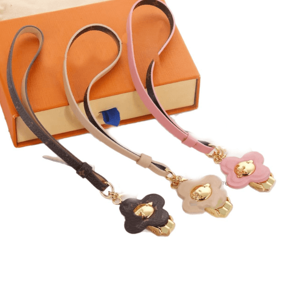 Luxury Multi Layers Flowers Keychain Pink Leather Key Chain Designer For Women Cute Pendant Bag Charm Unisex Fashion Gold Metal Keyrings Accessories with L260425