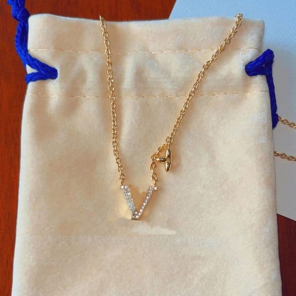 Luxury Brand Necklace With Star Full Diamond V Pendant Necklaces Earrings Love Necklace Women Designer Necklace Wholesale