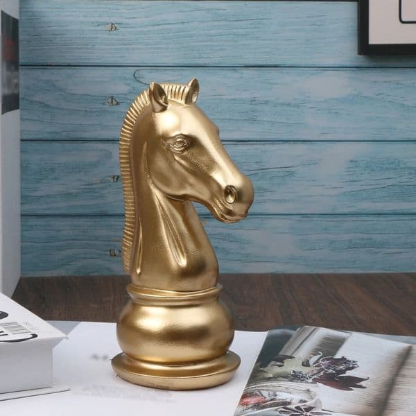 1pc International Chess Sculpture Decoration Resin Statue Gold Pieces Window Display Ornament Creative Home Decor 250521