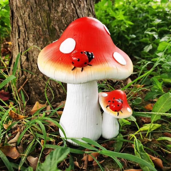 Whimsical Mushroom Ladybird Garden Statue Vivid ResinDecor for Outdoor Perfect for Easter Gifts Parties No PowerRequired 250521