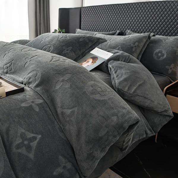 2026 Designer Perfume Duvet Covers Winter Cologne perfume Thickened Milk 4Pcs Light Carved cologne Coral Velvet Warm 3Pcs Luxury Bedding Comfort Free Shipping S