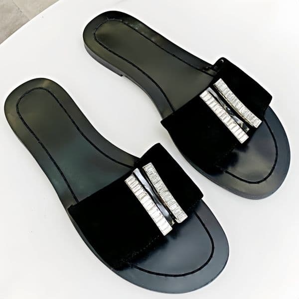 New fashion couple sandals Luxury designer slippers Flat rubber hole shoes Jelly outdoor beach anti-skid thick soled bathroom Flat toe Baotou herringbone 36-45