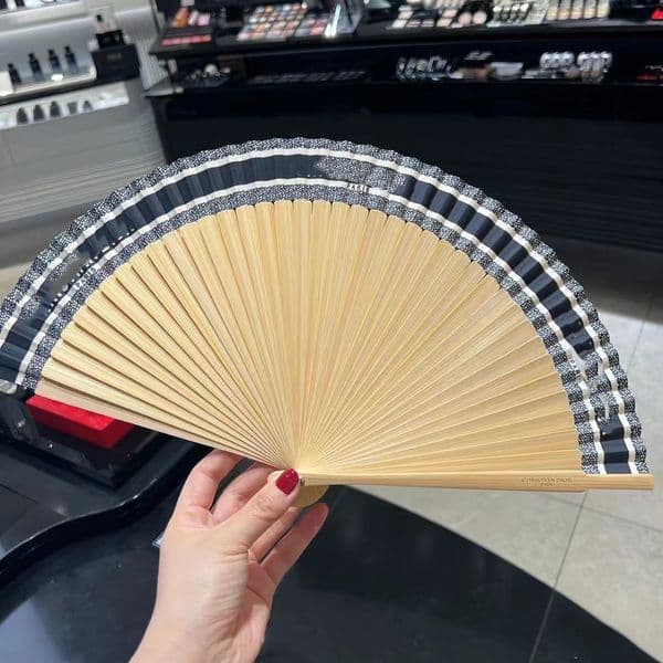 Designer Bamboo Folding Great Favor VIP Gift Hand Dance Fan Gift Set Summer Festival Party Wedding Gift, Prevent Heatstroke, Reduce Temperature Decorat B2