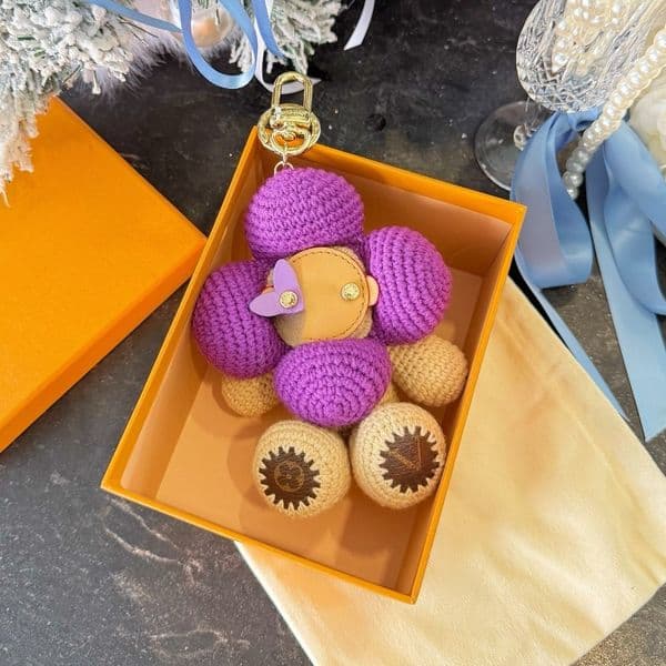 Womens Keychain Designer Lanyards Solid Color Fashion Sunflower Doll Flower Letter Pattern Fashion Bag Charm