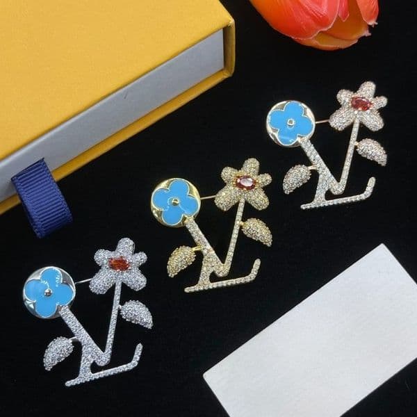 Classic Brand Letter Brooch Pins Designer Diamond Brooch Women Men Elegant Versatile Brooches Pins High-Quality Jewelry Accessories Lovers Gift