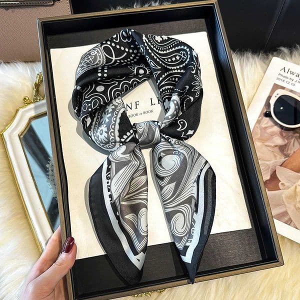 2025 New Fashion 70X70cm Womens Scarf Silk Paisley Print Scarf Square Shawl Decorative Headband Neck Luxury Design Bandana C251204