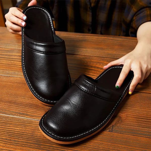Mens Bedroom Leather Slippers Unisex Black Home Shoes Big Size 47 48 Mans Slippers Indoor Comfy Males Slides Family Flats Shoes 251201