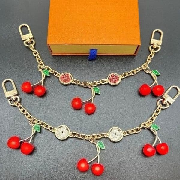 Designer Keychains Luxury Bag Hangings Smiley Cherry Keychain Women's Designer Bag Charms Unisex Key Rings High Quality Couples Gifts