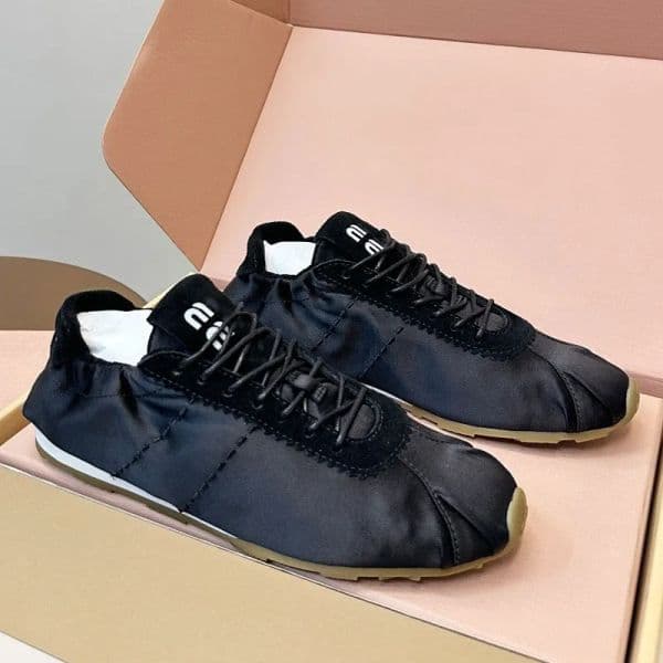 Plume Satin Sneakers 5E570E Designers Ballet Training Shoes Luxury Womens Pleated Casual shoe Ladie Flat Bottomed German