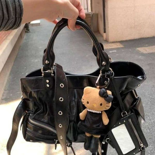 New Fashion Retro Hot Girl Rivet Motorcycle Niche High End Texture Women S Commuting Punk One Shoulder Crossbody Bag
