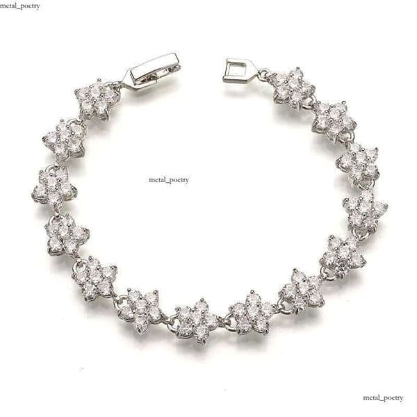 Factory Direct High-end 3A Inlaid Plum Blossom VVS Moissanite Platinum Silver-plated Bracelet Women's Gift