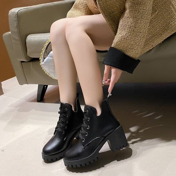 2026 new model Free delivery of designer s new style stylish boots with black Martin boots tied in front British style round toe waterproof platform